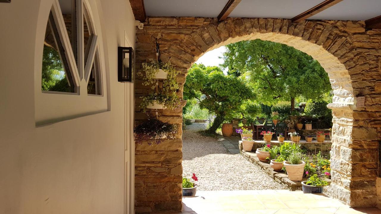 Chambres d'Hôtes Secret Pyrenées Lasseube Exterior foto